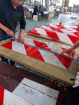 Пользовательский логотип, трафаретная печать, шевронный отражатель, отражающая наклейка, прямоугольная, желтая, красная призматическая светоотражающая лента, наклейка