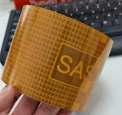 SASO 2913 Светоотражающая наклейка ПЭТ Светоотражающая лента Знак безопасности Предупреждающие отражающие полосы для декоративных аксессуаров для автомобилей, грузовиков и прицепов